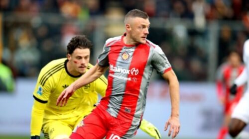 Jamie Vardy në fushën e lojës…grabitësit i hyjnë në shtëpi për ta vjedhur