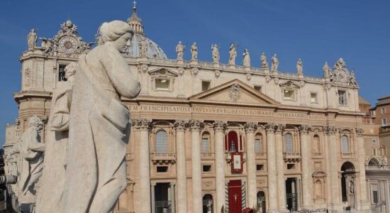 Vatikani hap hetimin e parë për abuzim seksual ndaj një peshkopi spanjoll