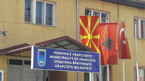 (VIDEO) Dyert e komunës së Vrapçishtit të mbyllura, Shabani ia hedh përgjegjësinë qeverisë