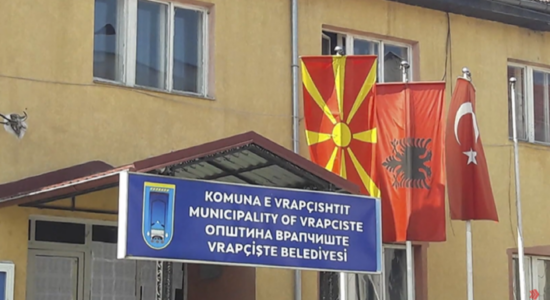 (VIDEO) Dyert e komunës së Vrapçishtit të mbyllura, Shabani ia hedh përgjegjësinë qeverisë