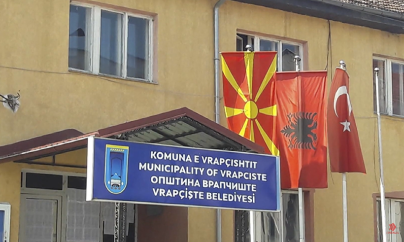 (VIDEO) Dyert e komunës së Vrapçishtit të mbyllura, Shabani ia hedh përgjegjësinë qeverisë