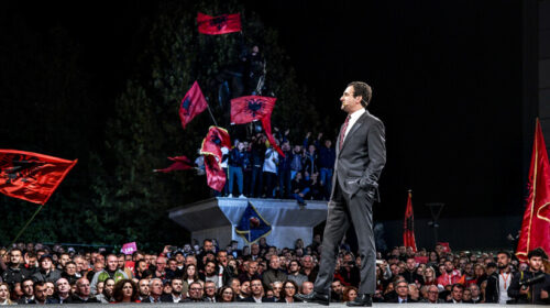 “Koalicioni Lëvizja Vetëvendosje”: VV-ja zyrtarizon koalicionin me tri parti