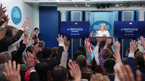 Kufizime për gazetarët në Shtëpinë e Bardhë/ Nuk lejohen të hyjnë në zyrat e sekretares së shtypit