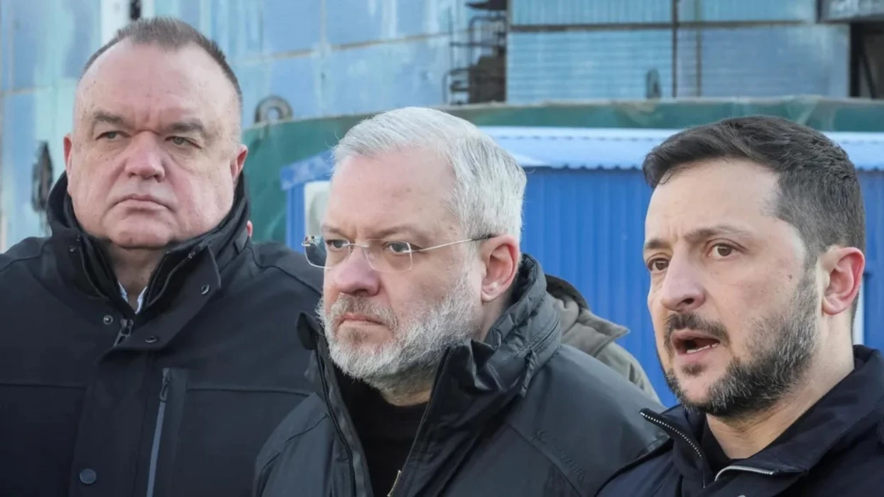 Një skandal i madh korrupsioni përfshin aleatët kryesorë të Zelenskyt