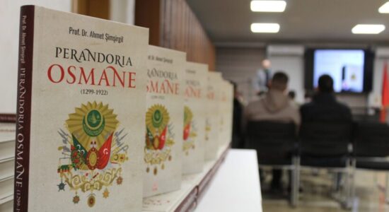 Promovohet libri “Perandoria Osmane 1299–1922” i Prof. Dr. Ahmet Şimşirgil