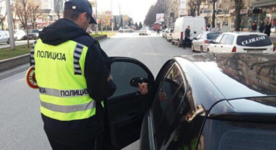 Transportonin udhëtarë pa licencë, padi për gjashtë tetovarë