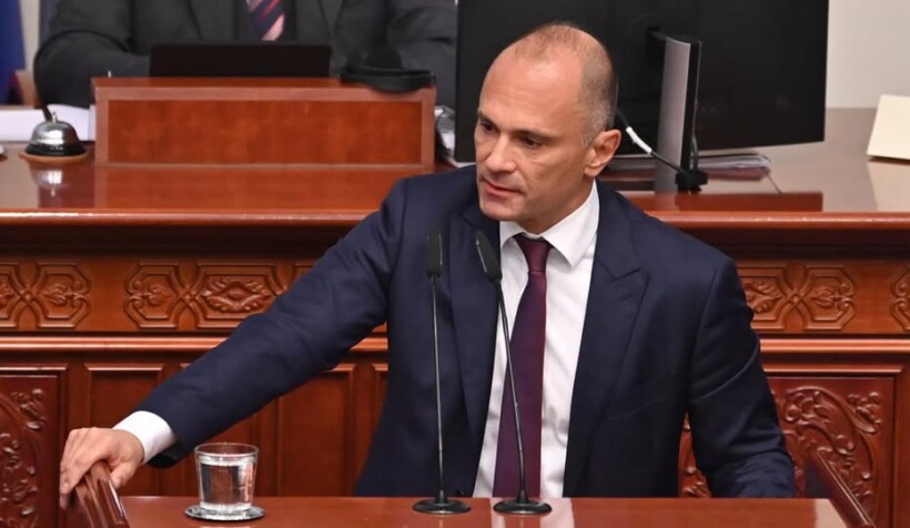 Filipçe e pyeti Mickoskin pse ishte rritur çmimi i energjisë elektrike, ai iu përgjigj se përgjigjen e di vëllai i Bislimoskit