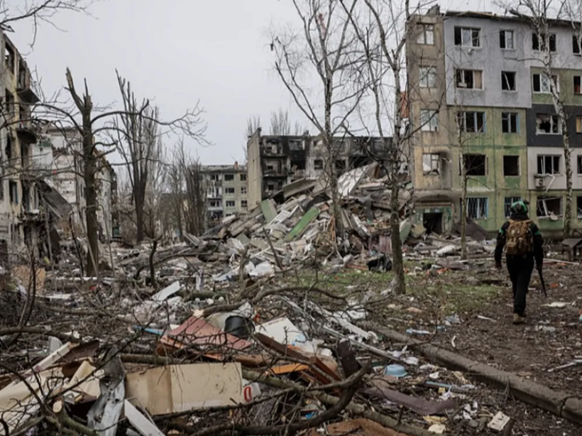 Rusia synon të ndërtojë një central bërthamor në Hënë