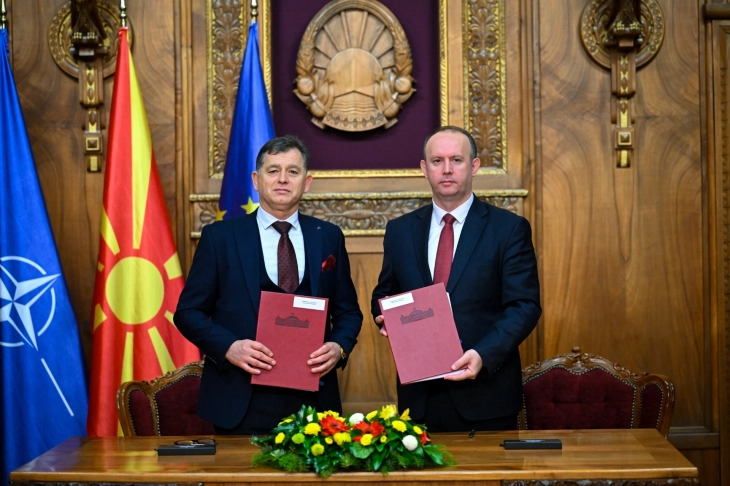 Kryetari i Kuvendit Gashi nënshkroi Marrëveshje kolektive me sindikatat e pesë universiteteve publike