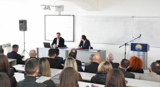 Në Fakultetin Filozofik të UT-së u prezantua veprimtaria dhe misioni i Institutit të Krimeve të Kryera Gjatë Luftës në Kosovë