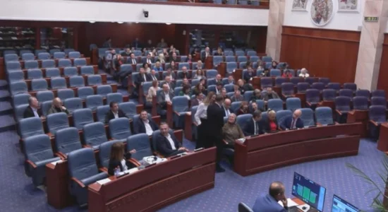 Seanca e fundit e Kuvendit për këtë vit, u miratuan disa ligje me procedurë të shkurtuar