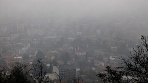 Mjegull në Strazhë, borë e dobët në Kodrën e Diellit