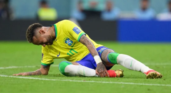Neymar rrezikon seriozisht pjesëmarrjen në Kupën e Botës, do t’i nënshtrohet operacionit në gju