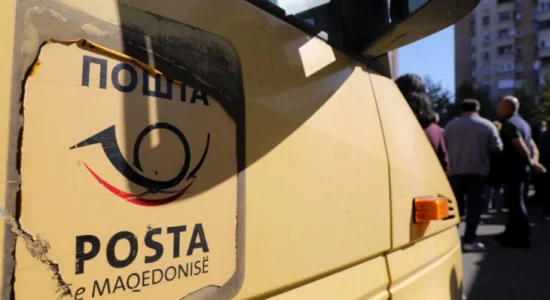Qeveria do të dhurojë 100 furgonë të ri për Postën e Maqedonisë