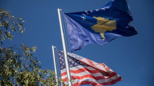 (VIDEO) Trump nënshkruan dokumentin, SHBA garanton sovranitetin dhe kufijtë e Kosovës