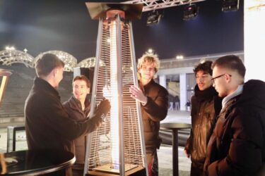 Bazar i fundvitit në sheshin Skënderbeu në Shkup. Foto: Komuna e Çairit