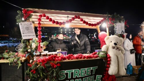 Bazar fundviti në sheshin Skenderbeu Shkup – foto nga nata e parë