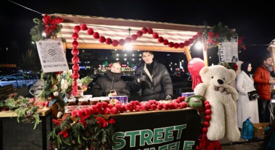 Bazar fundviti në sheshin Skenderbeu Shkup – foto nga nata e parë