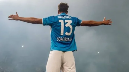 Amir Rrahmani, muri i papërshkueshëm i Napolit – por që vlerësohet më pak se sa duhet nga mediat italiane