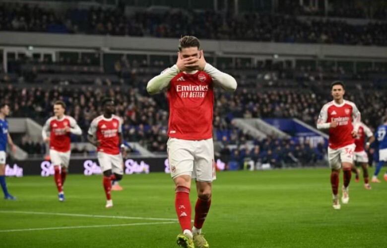 Arsenali rikthehet në krye të Premier League-s