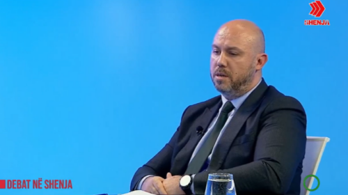 Çfarë ka ndodhur me policin i cili përdhosi flamurin shqiptar? Përgjigjet zv/ministri Iseni