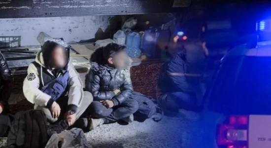 Arrestohen dy kontrabandistë, gjenden pesë emigrantë, vijon kallëzimi