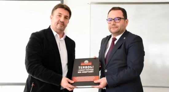 Në Fakultetin Filozofik të UT-së u prezantua veprimtaria dhe misioni i Institutit të Krimeve të Kryera Gjatë Luftës në Kosovë