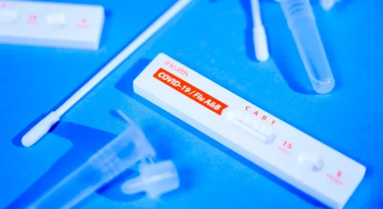 Teste të rreme për COVID-19 dhe grip po qarkullojnë në të gjithë Evropën