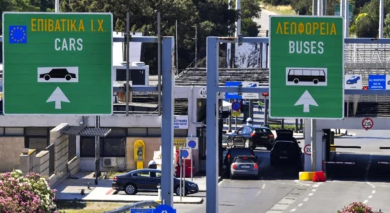 Dy bllokada katërorëshe në vendkalimin kufitar Evzoni drejt vendit tonë