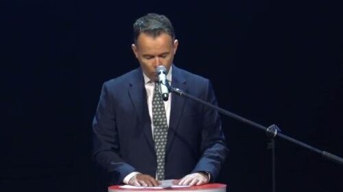 Peci me rima në tubimin hapës të fushatës së VV-së: Sofrat tona kanë bekim, faleminderit ty Albin