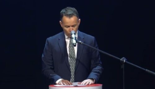 Peci me rima në tubimin hapës të fushatës së VV-së: Sofrat tona kanë bekim, faleminderit ty Albin