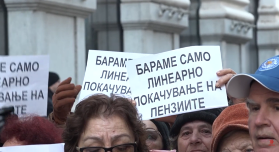 (VIDEO) Protestë e pensionistëve, kërkojnë vazhdimin e rritjes lineare të pensioneve
