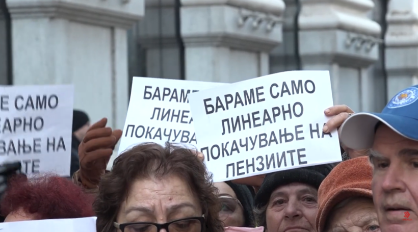 (VIDEO) Protestë e pensionistëve, kërkojnë vazhdimin e rritjes lineare të pensioneve