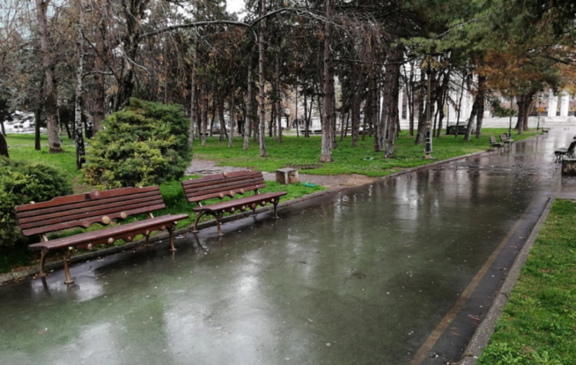 Mot i ndryshueshëm me vranësira me reshje lokale të kohëpaskohshme të shiut