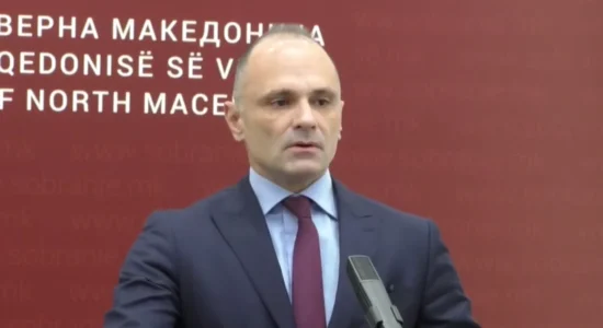 Filipçe: Siljanovska zgjodhi të mbajë anën e qeverisë më të korruptuar që po e çon Maqedoninë në izolim