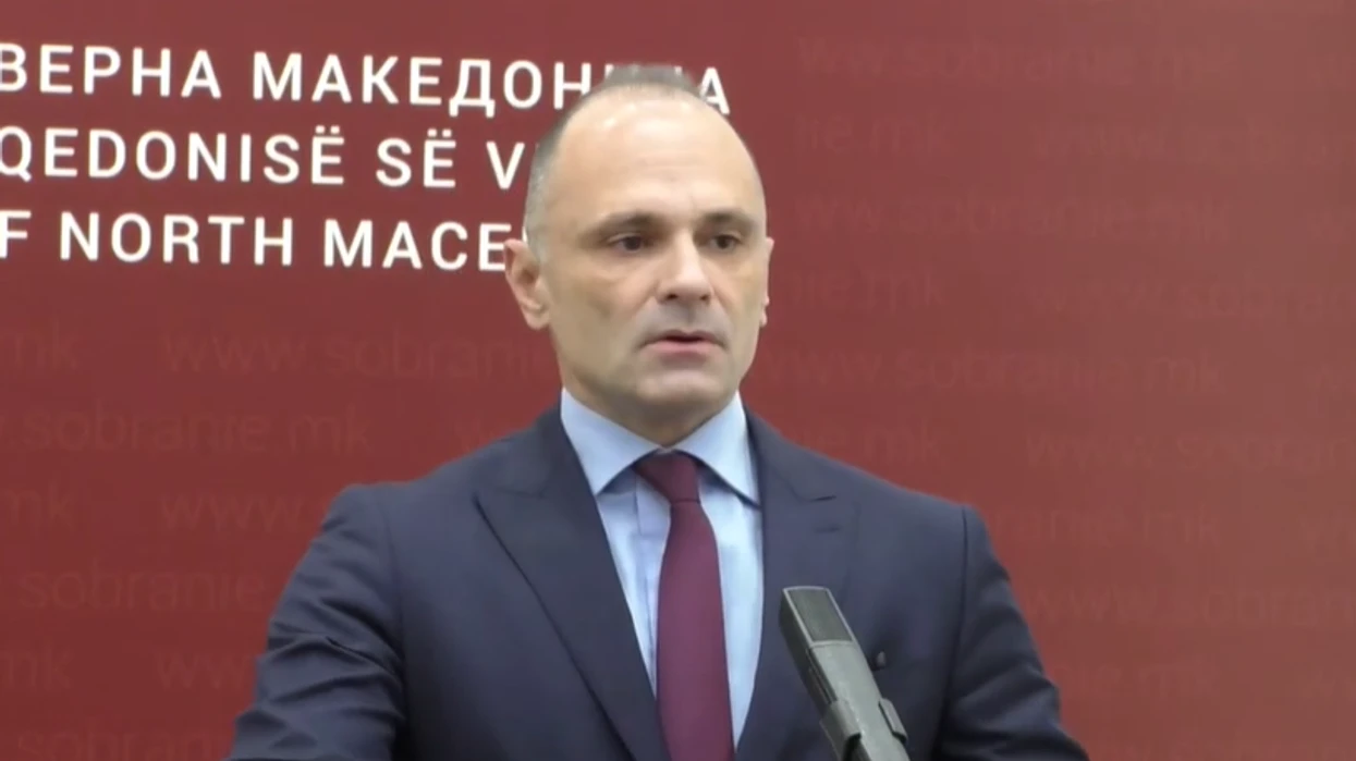 Filipçe: Siljanovska zgjodhi të mbajë anën e qeverisë më të korruptuar që po e çon Maqedoninë në izolim