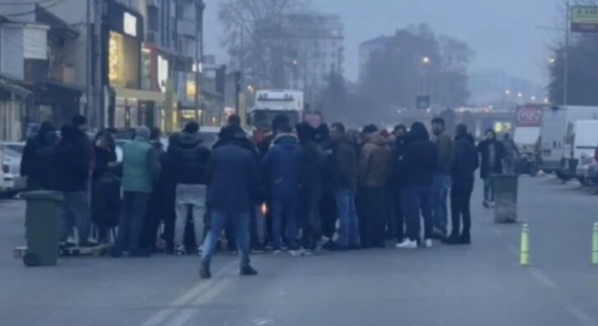Protestë në “Rrugën e Plastikave” për shkak të mungesës së energjisë elektrike
