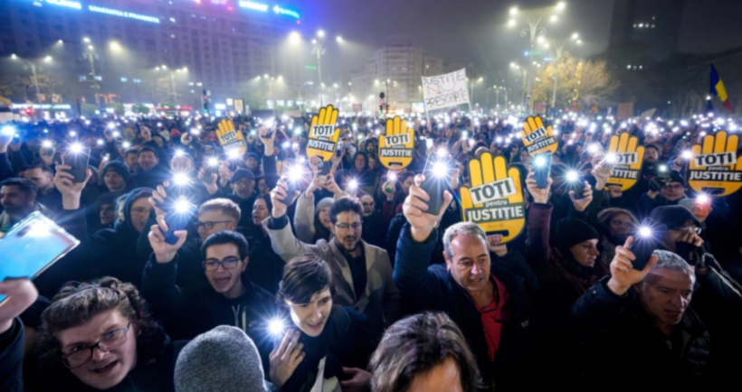 Rumani, mijëra njerëz protestojnë kundër korrupsionit në sistemin gjyqësor, kërkojnë dorëheqjen e zyrtarëve të lartë