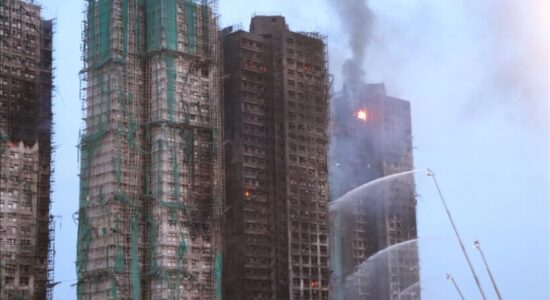 Gjykatësi do të hetojë zjarret në Hong Kong ku si pasojë humbën jetën 151 persona