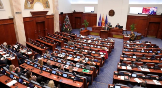 Kuvendi votoi Muhamet Hoxhën dhe Bekim Sali si ministra