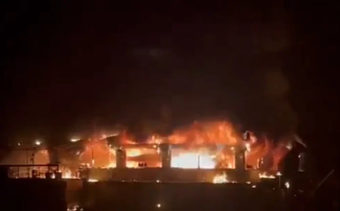 25 të vrarë në zjarrin e përhapur në një klub nate në Indi  stafi dhe turistët mes viktimave