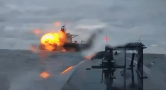 Sulm në Detin e Zi, cisterna ruse përfshihet nga flakët pas goditjes së dronëve ukrainas