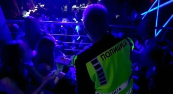 Kontrolle policore në Kumanovë: 14 të mitur kapen pas mesnate në lokale, njëri nën ndikimin e alkoolit