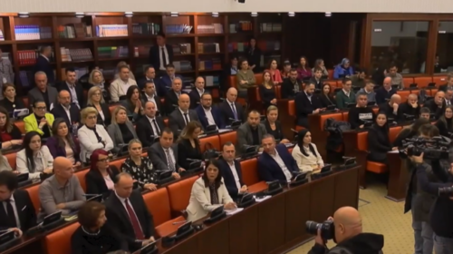 (VIDEO) Nis seanca e parë e Komisionit Anketues për tragjedinë e Koçanit