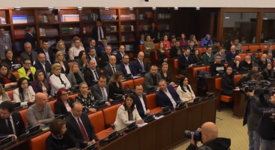 (VIDEO) Nis seanca e parë e Komisionit Anketues për tragjedinë e Koçanit