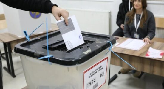 Rritet pjesëmarrja në zgjedhjet e 28 dhjetorit në Kosovë, sa % e qytetarëve kanë votuar deri tani