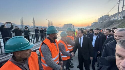 Përurohet ura e re për këmbësorë mbi lumin Ibër, Kurti bashkë me Pecin e Durmishin e prejnë shiritin