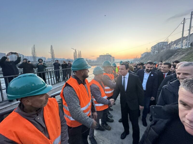 Përurohet ura e re për këmbësorë mbi lumin Ibër, Kurti bashkë me Pecin e Durmishin e prejnë shiritin