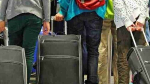 LSDM: Qeveria po i dëbon të rinjtë nga Maqedonia, ndërsa negocion për emigrantët