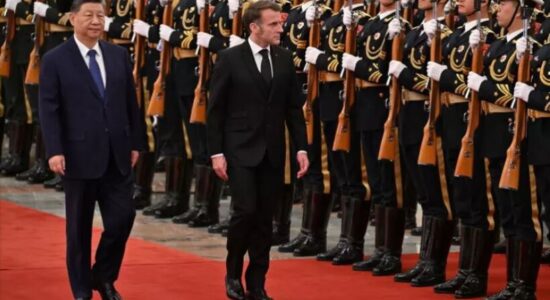 Macron: Kina ka aftësi vendimtare për të ndikuar në armëpushimin në Ukrainë